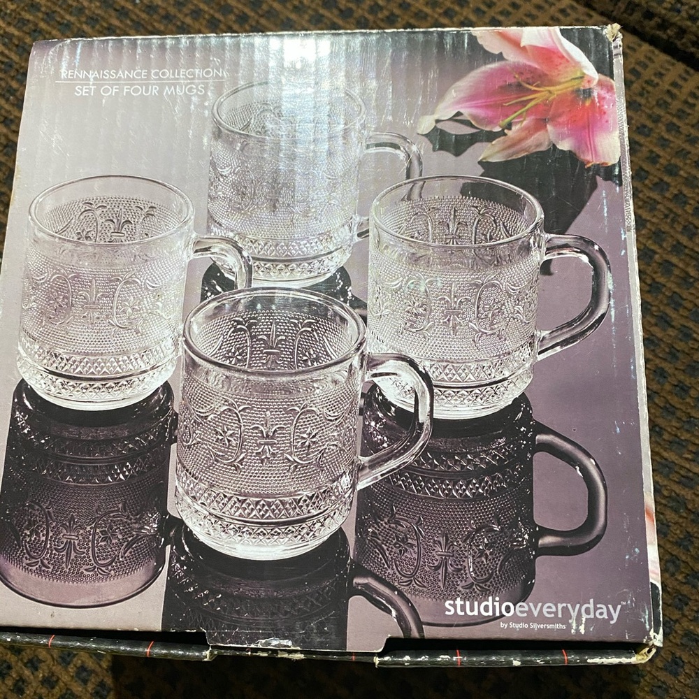 2 sets of clear mugs